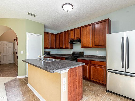 3rd image of 603 Briar Way Ln