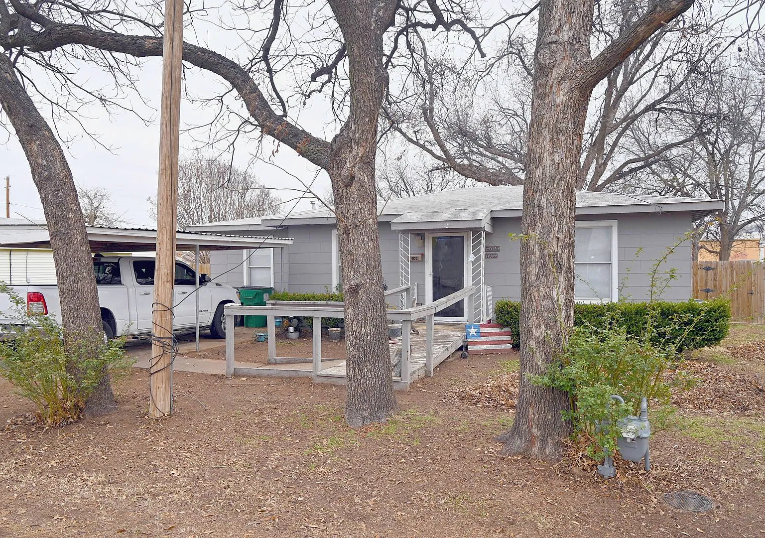 Handicap Accessible 2 Bed 1 Bath With Huge Yard In Burkburnett! — Photo 1