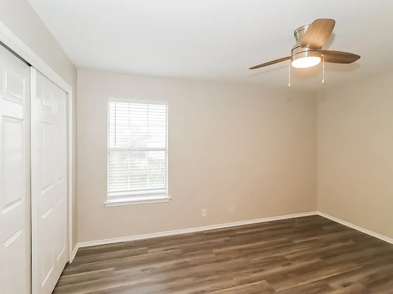 1626 Abbey Ln — Photo 3