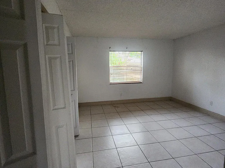 2835 Somerset Park Dr #102 — Photo 7