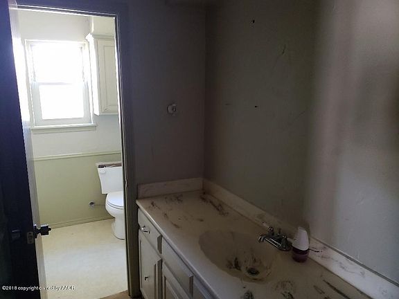 2nd image of 200 Juniper St