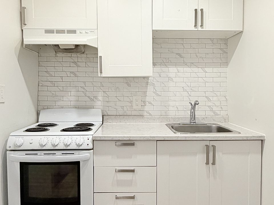 1st image of 1495 Gladstone Ave #102