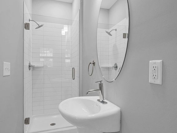5th image of 203 Stonecrest Cir