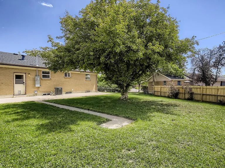 11303 Corona Dr — Photo 22