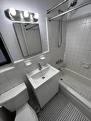 4th image of 115 E 27th St #4E