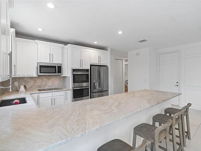 9974 NW 86th Ter — Photo 19