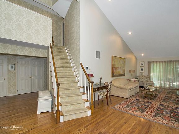 2nd image of 8 Doral Dr