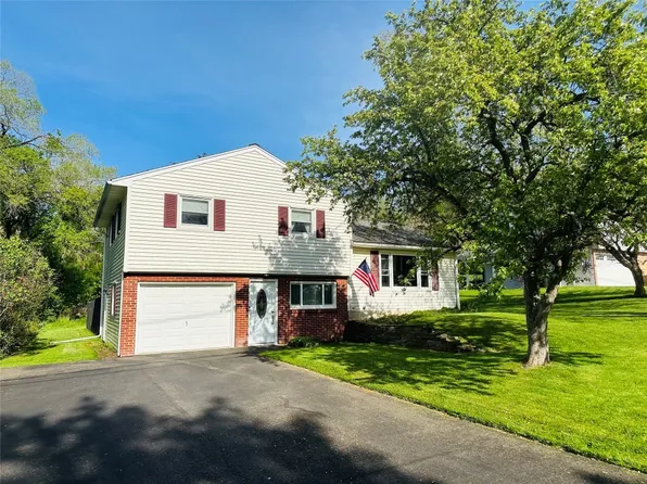 25 Cooper Dr, Apalachin, NY 13732