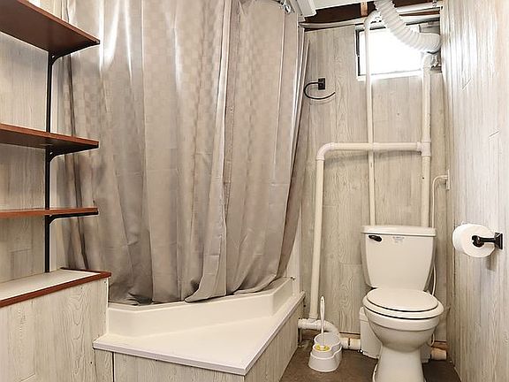 3rd image of 1309 Nelson Ct