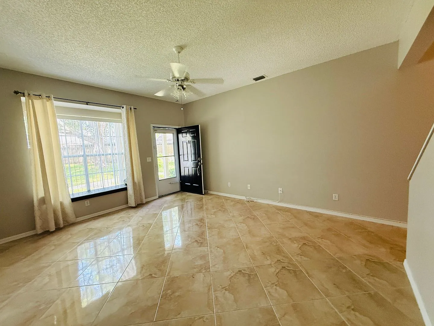 Townhome in Palm Harbor — Photo 3