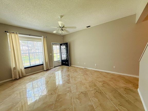 3rd image of 2843 Thaxton Dr APT 38