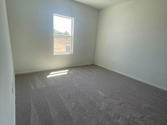 4th image of 38530 Clinton Ave