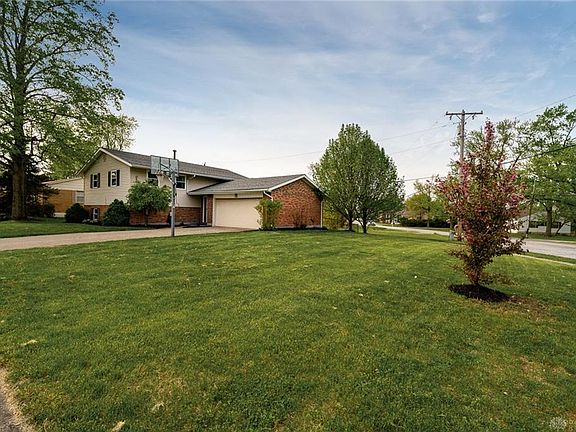 2nd image of 1335 Oak Knoll Cir