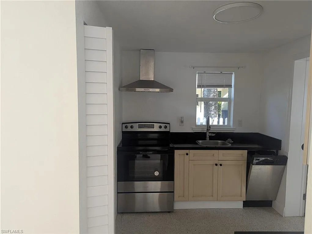 2 bed, 1.0 bath, 684 sqft, $1,500 — Photo 3