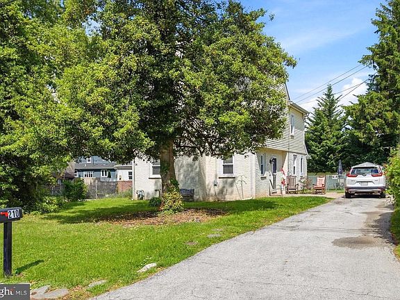 2nd image of 210 3rd Ave