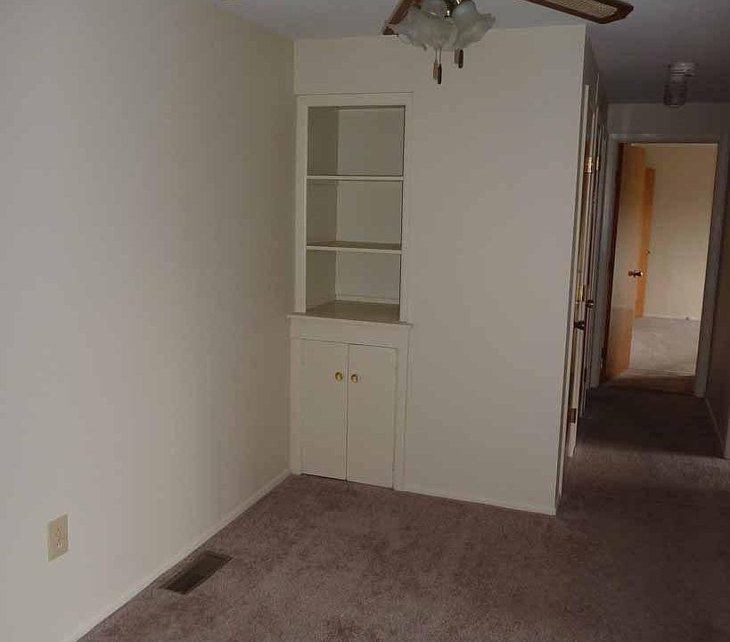 Like new carpet, built-ins, fan