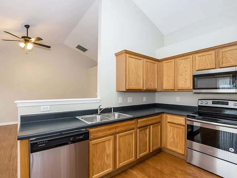 10013 Green Hedge Ave — Photo 8