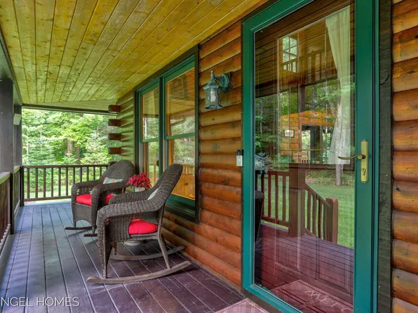 5258 W River Rd, Muskegon, MI 49445