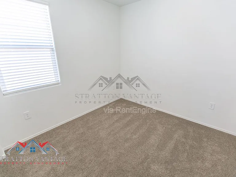 1330 W Hess Ave — Photo 10