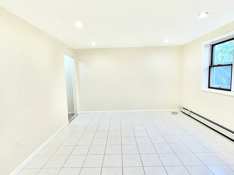 164 Rossiter Ave #1 — Photo 30