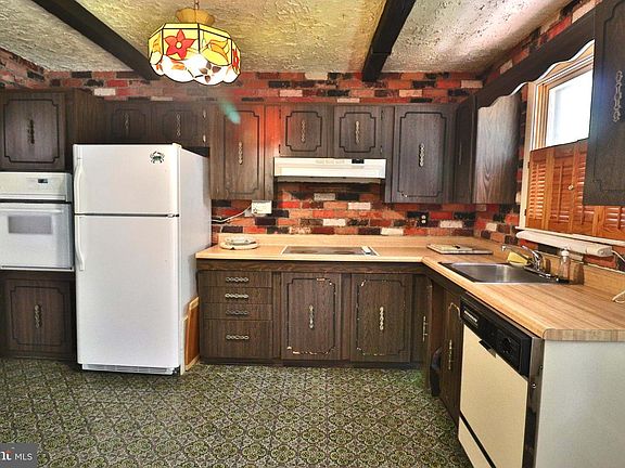 3rd image of 1804 Bear Creek Dr
