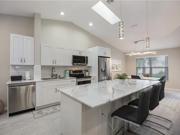 290 Emerald Bay CIR #L5, NAPLES, FL 34110