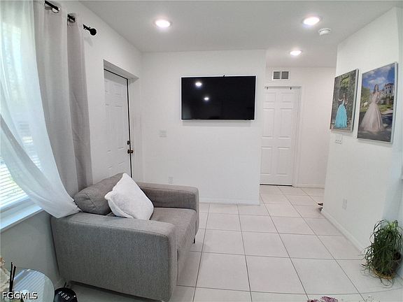 4th image of 475 N Lindero St