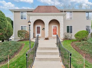 8 Marigold Cir, North Providence, RI 02904