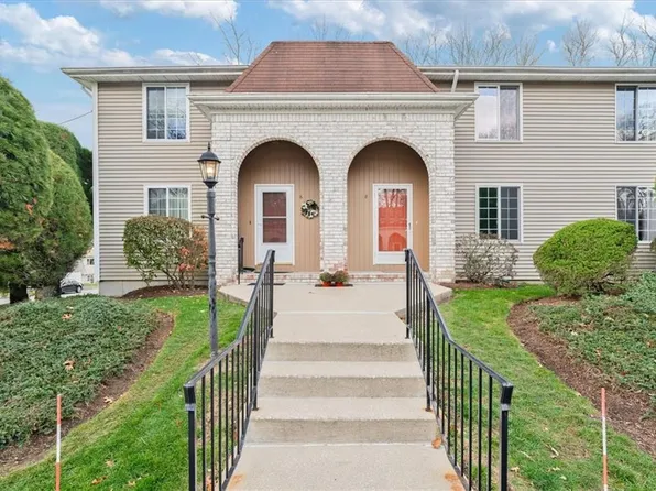 8 Marigold Cir, North Providence, RI 02904