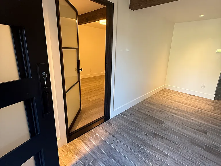 1948 Eigth St #6-06 — Photo 8