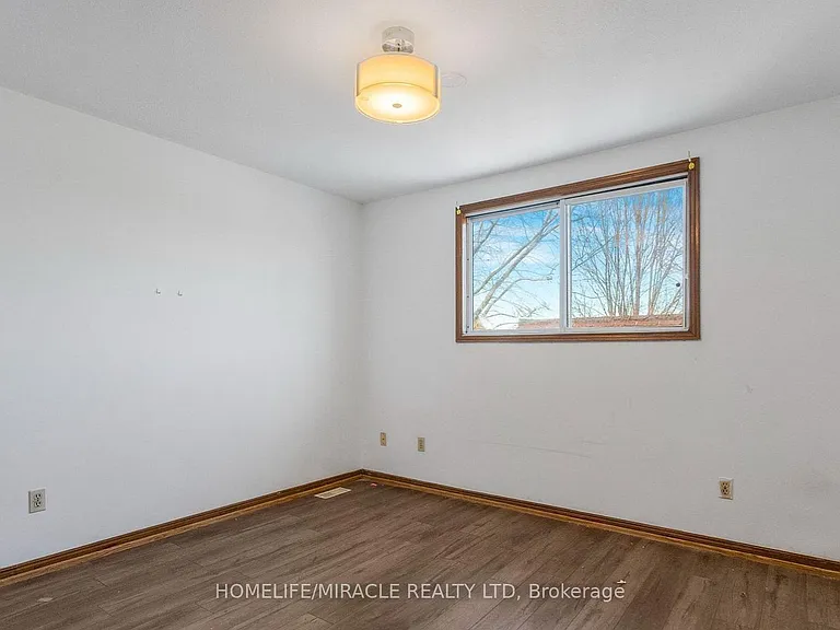 4 Eastwood Dr — Photo 13