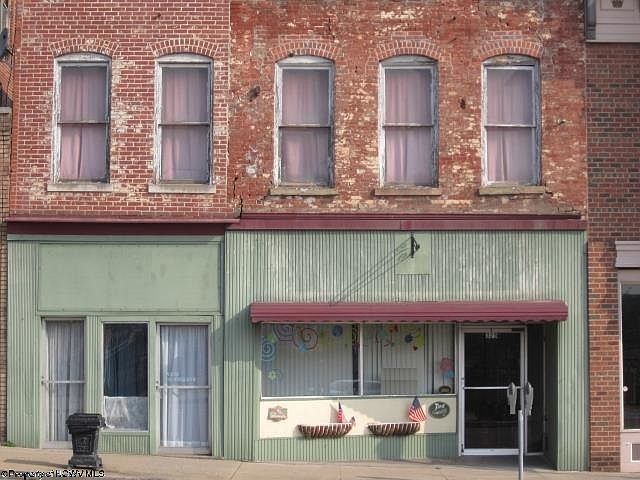 1st image of 325 Adams St