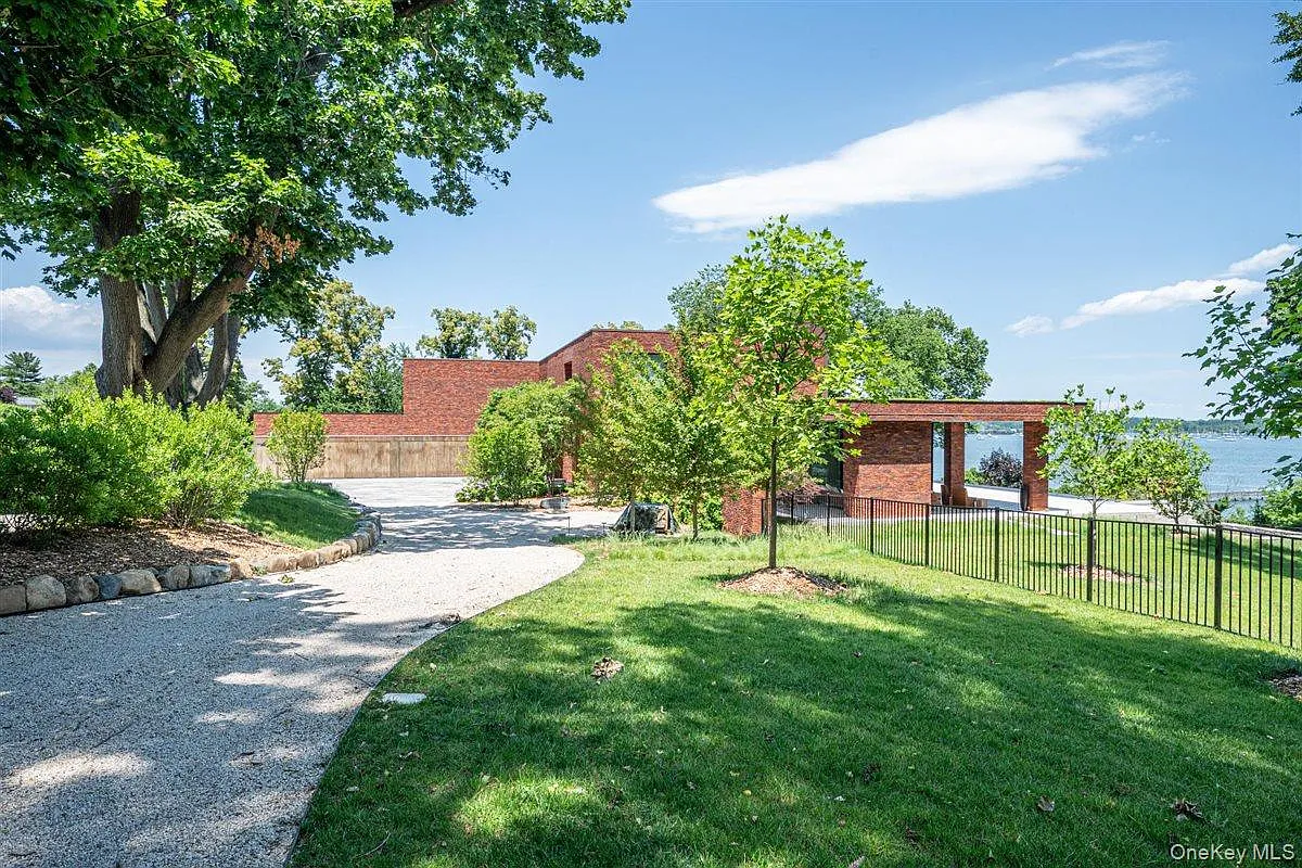 8 bed, 10.0 bath, 12000 sqft, $100,000 — Photo 1