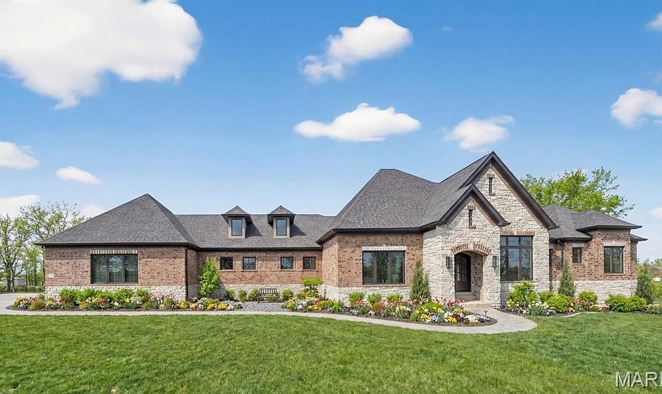 1st image of 15 Babler Ln