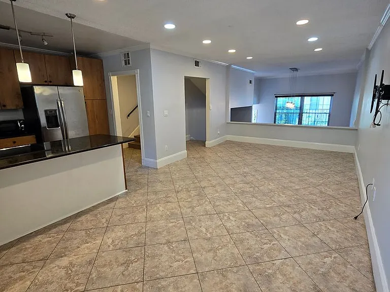 612 E Church St — Photo 6