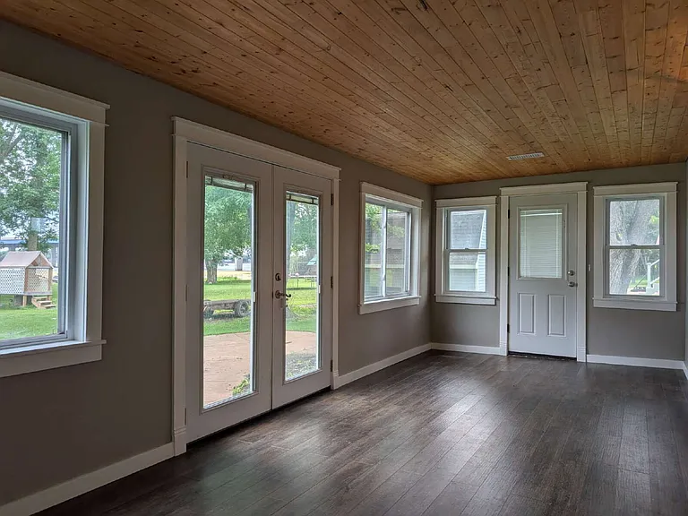 1575 W Butte Des Morts Beach Rd — Photo 12