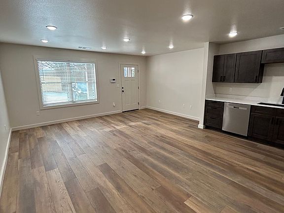 4th image of 707 W 12th St #A