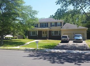4 Ellen Ct, Ocean, NJ 07712
