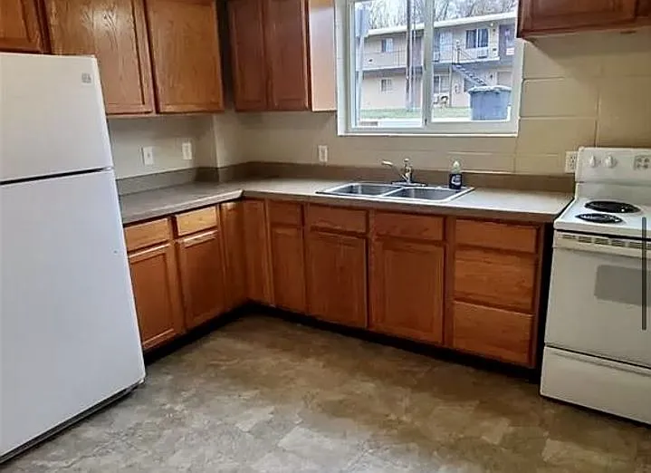 3 bed, 1.5 bath, 1100 sqft, $1,250 — Photo 1