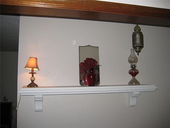4th image of 629 N Woodland Way