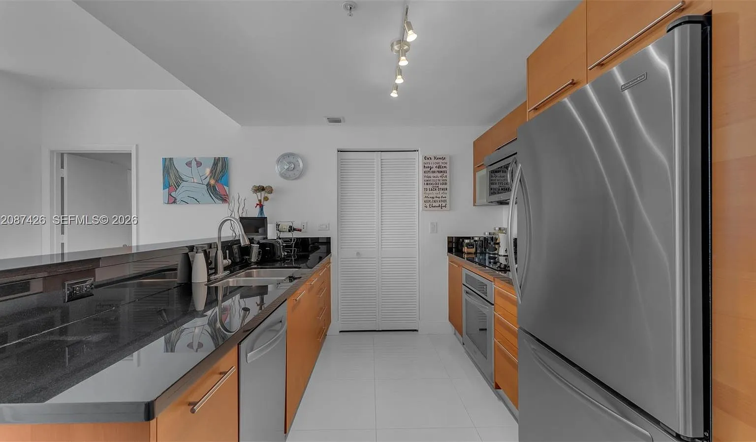 Vizcayne South Condo — Photo 3
