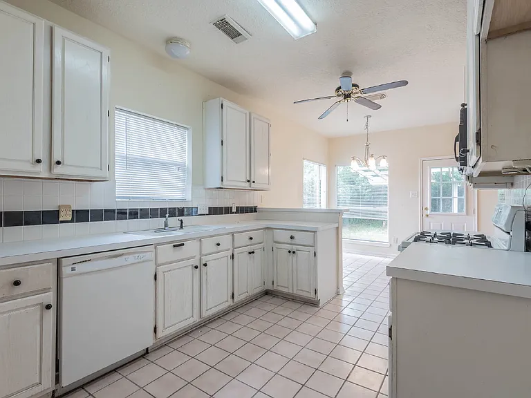 17030 Macleish Dr — Photo 12