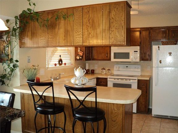 3rd image of 2310 Rexie Cir