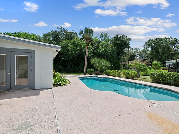 3rd image of 7703 Santana Avenue