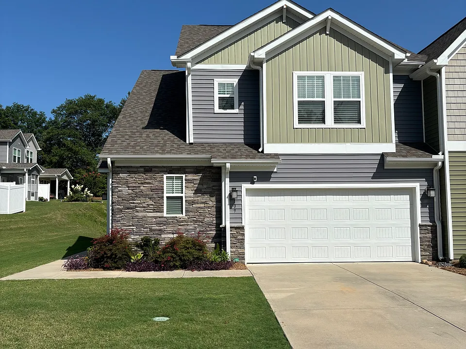 109 Creekhaven Ln