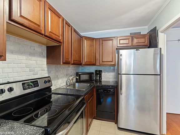 5th image of 88 W Schiller St #1705L