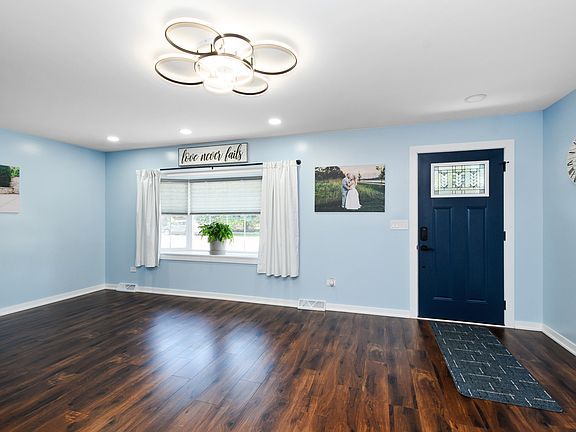 3rd image of 10248 S 80th Ct