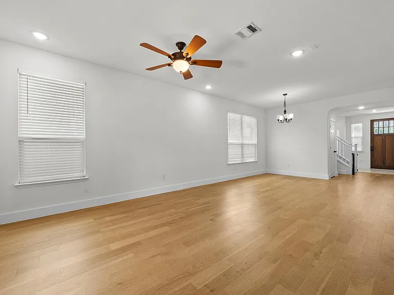 544 Ayinger Ln — Photo 10