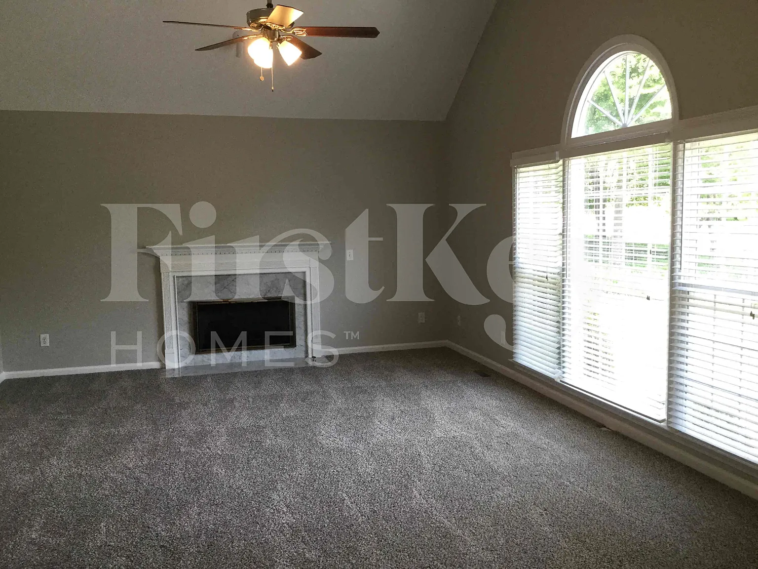 3 bed, 2.0 bath, 1862 sqft, $3,000 — Photo 2