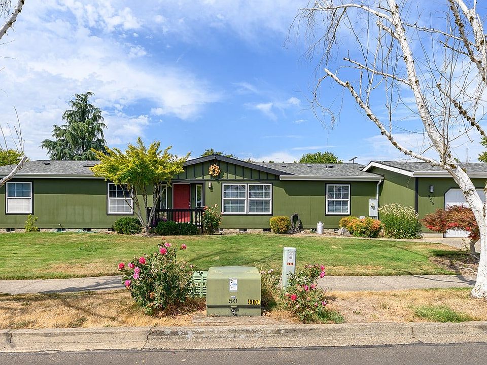 1st image of 929 NE Hide Away Dr